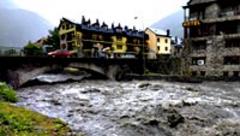 las intensas lluvias y el deshielo provocan inundaciones en el pirineo de lleida y huesca